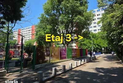 Apartament cu 3 camere semidecomandat în Berceni