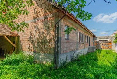 Casă cu 4 camere cu Teren 1642 Mp în Hoghiz - 1