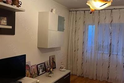 Apartament cu 3 camere decomandat în Complex Studențesc