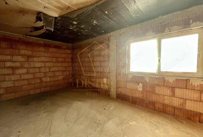 Casă cu 6 camere cu Teren 725 Mp în Moșnița Veche