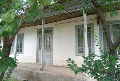 Casă cu 2 camere cu Teren 877 Mp în Central