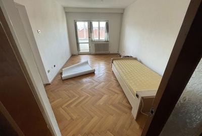 Apartament cu 3 camere decomandat în Cetate - 2