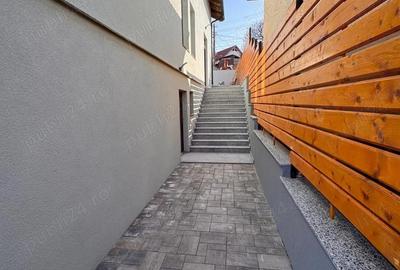 Casă cu Teren 290 Mp în Gruia - 1