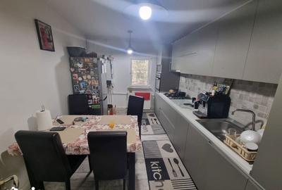 Apartament cu 4 camere, mobilat în CET - 7