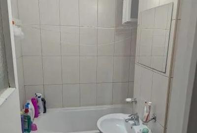 Apartament cu 2 camere decomandat în CET - 5