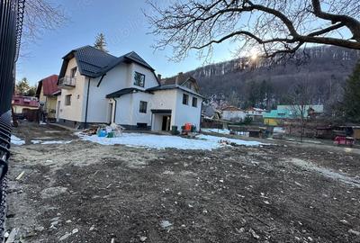 Casă cu 6 camere cu Teren 534 Mp în Central - 2