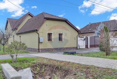 Casa noua pe colt si teren 1079 mp de vanzare in Macea,Arad 0%Comision - 36