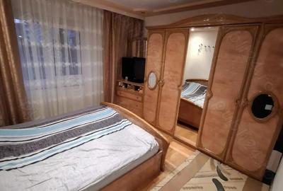 Apartament cu 3 camere decomandat în Govândari