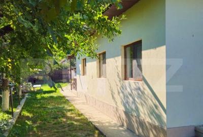 Casa spa?ioasa cu livada, intr-o zona lini?tia la 2 - 1