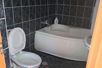 Apartament cu 3 camere decomandat în Nord