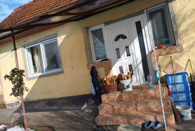 Casă cu 2 camere decomandat în Henig - 1