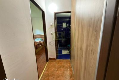 Apartament cu 3 camere semidecomandat, mobilat în 1 Mai - 10