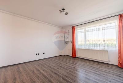 Apartament cu 3 camere semidecomandat în Florești