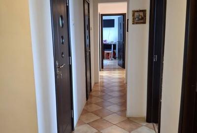 Apartament cu 3 camere decomandat în Central - 1