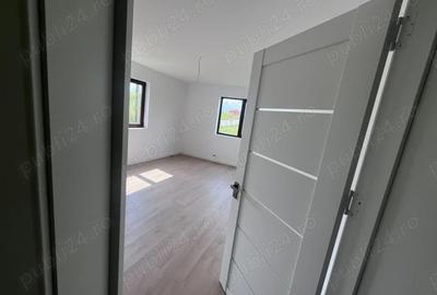 Casă cu 5 camere cu Teren 6000 Mp în Central - 2