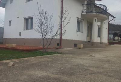 Casă cu Teren 1300 Mp în Leordeni - 5