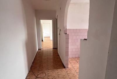 Apartament cu 3 camere semidecomandat în Aleșd