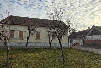 Casă cu 4 camere cu Teren 475 Mp în Liebling - 2