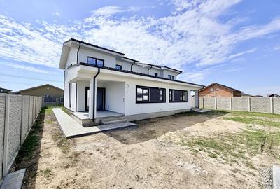 Duplex cu 4 camere cu Canalizare în Moșnița Nouă - 2