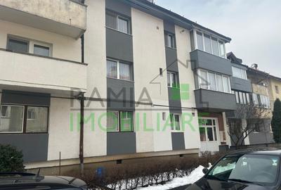 Apartament cu 2 camere decomandat, mobilat în Movilei
