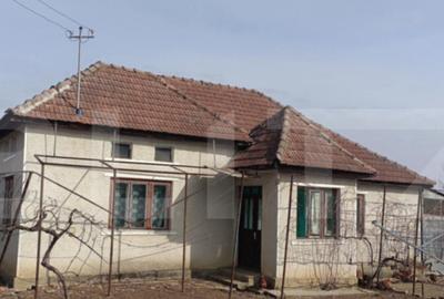 Casa cu 3 camere, bucatarie si baie, 105 mp ?i un teren de - 9