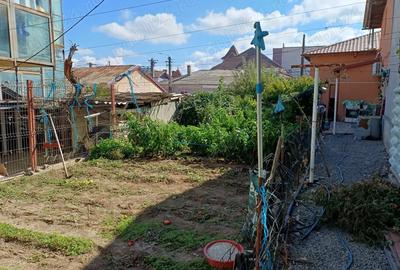 Casă cu 3 camere cu Teren 230 Mp în Central - 1