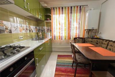 Apartament cu 3 camere semidecomandat, mobilat în Micro 3 - 9