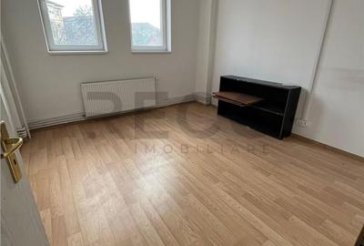 Spațiu comercial, de 70 mp, în Decebal - 6