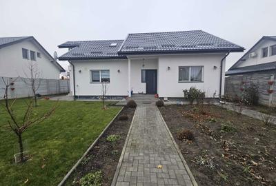 Casă cu 4 camere în Brănești - 1