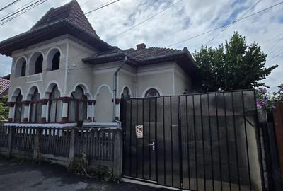 Casă cu 2 camere cu Teren 128 Mp în Central