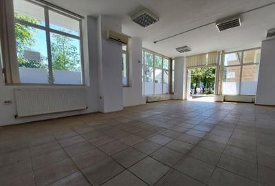Spațiu comercial, de 110 mp, în Central - 6