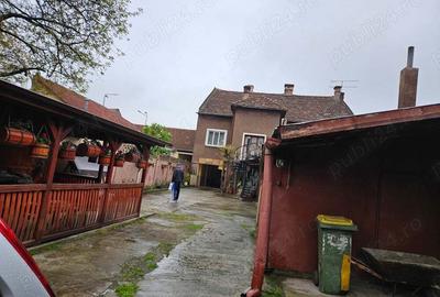 Casă cu 7 camere în Central - 2