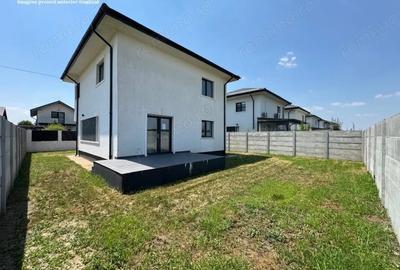 Casă cu 4 camere cu Teren 325 Mp în Central