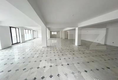 Spațiu comercial, de 270 mp, în Cetate