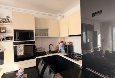 Apartament cu 2 camere, mobilat în Tractorul - 2