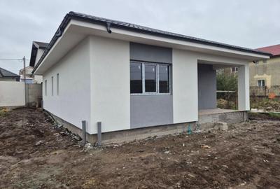 Casă individuală cu 4 camere cu Teren 300 Mp în Central - 1