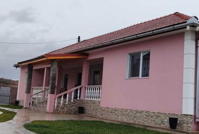 Casă cu 3 camere în Central - 1