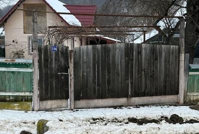 Casă cu 4 camere cu Teren 19200 Mp în Central - 2