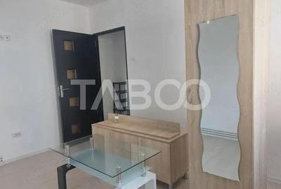 Apartament 3 camere renovat total 38 mp etaj 3 Stejarului Cisnadie