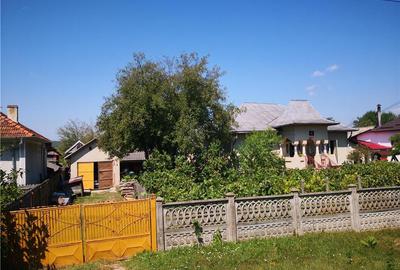Casă cu 4 camere cu Teren 2000 Mp în Sinești - 2