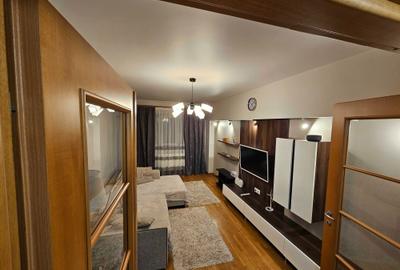 Apartament cu 3 camere în Văcăresti