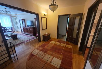 Apartament cu 4 camere decomandat în Piața Centrală - 1