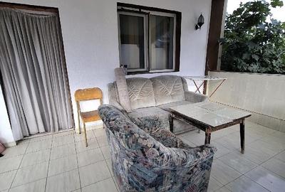 Garsonieră decomandată în Roșu