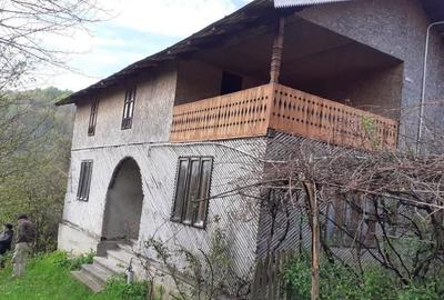 Casă cu 4 camere în Vâlcănești - 4
