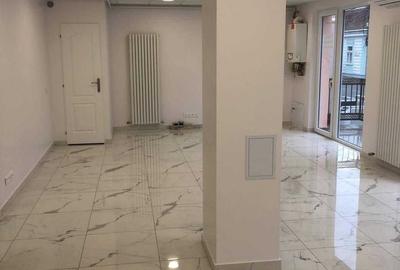 Spațiu comercial, de 53 mp, în Central - 3