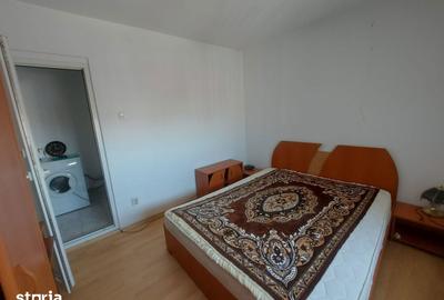 Apartament cu 3 camere decomandat în Micro 4 - 7