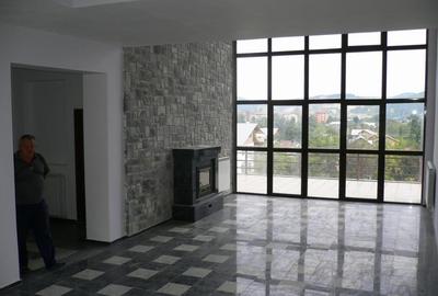 Casă individuală cu 13 camere cu Teren 6318 Mp în Central - 2