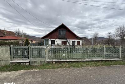 Casă cu 4 camere în Central - 2