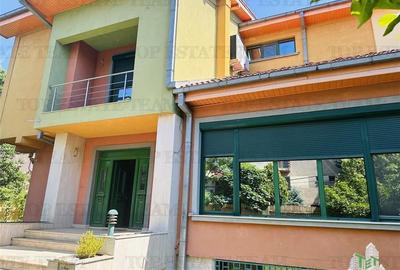 SUPER PROPIETATE, vila 709 mp construiti, teren 1213 mp, cu piscina si garaj, la