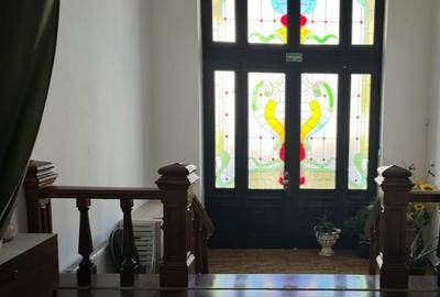 Casă cu 4 camere în Central - 2